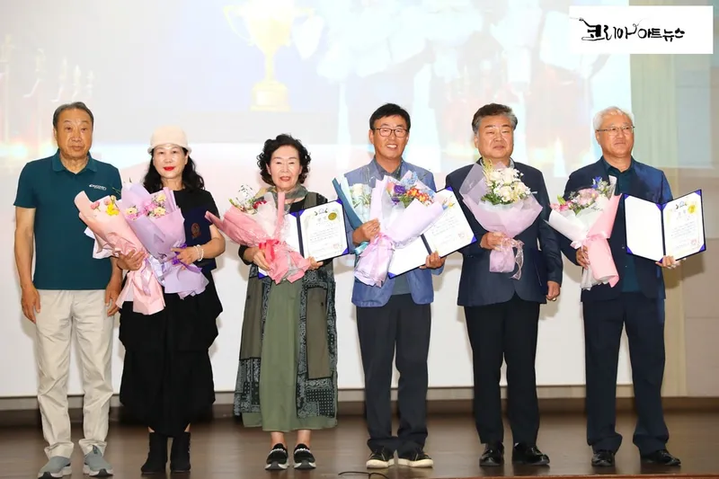 동상 / 시상 박목철 / 수상자 / 박미옥 시인, 황다연 시인, 정기성 시인, 이환규 시인, 김정섭 시인