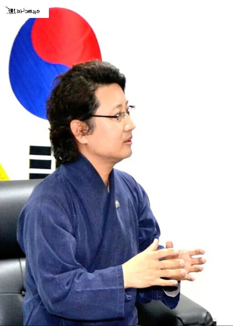▲ 세계평화사랑연맹 이사장 한한국 세계평화작가